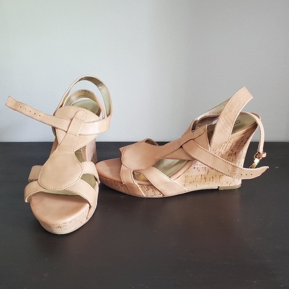 Guess tan wedge sandals size 8M - Picture 5 of 10